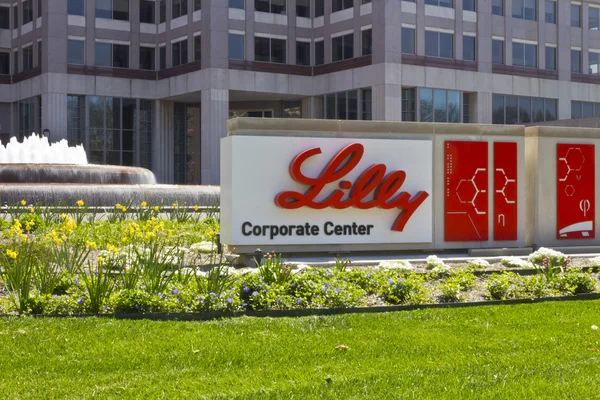 Indianápolis - Circa abril 2016: Eli Lilly and Company World Headquarters. Lilly fabrica medicamentos y productos farmacéuticos IV — Foto de Stock