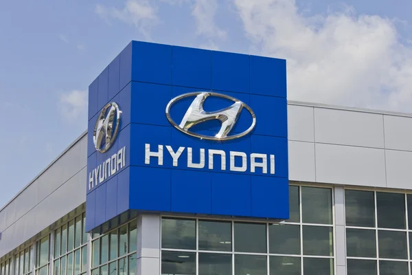 Indianapolis - Circa Maggio 2016: Hyundai Motor Company Dealership. Hyundai è un produttore automobilistico multinazionale sudcoreano I — Foto Stock