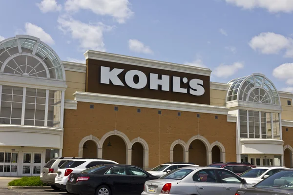 Indianapolis - kb május 2016: Kohl's Retail Store Location. Kohl's működik több mint 1100 diszkont áruházak Ii — Stock Fotó