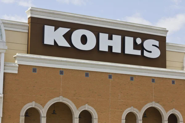 Indianápolis - Circa May 2016: Kohl 's Retail Store Location. Kohl 's opera más de 1.100 Tiendas de Descuento III — Foto de Stock