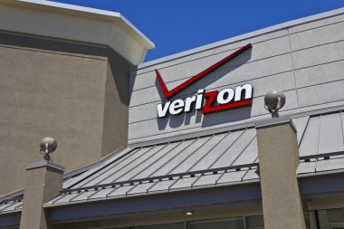 Indianapolis - Mayıs 2016 yaklaşık: Verizon radyo perakende yer. Verizon en büyük iletişim teknolojisi şirketleri III biridir