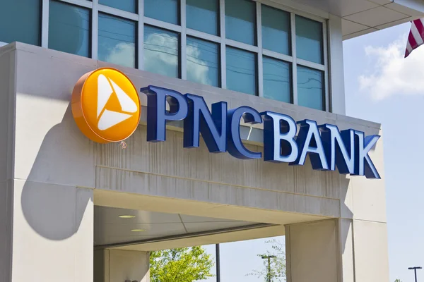 Indianapolis - γύρω στο Μάιο 2016: Pnc Bank υποκατάστημα. PNC χρηματοπιστωτικών υπηρεσιών προσφέρει Ii τραπεζικής ενυπόθηκων δανείων λιανικής και εταιρικού δικαίου — Φωτογραφία Αρχείου