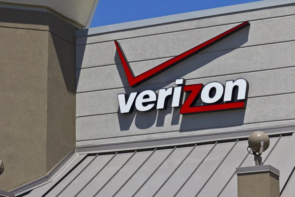 Indianápolis - Circa mayo de 2016: Verizon Wireless Retail Location. Verizon es una de las mayores empresas de tecnología de la comunicación IV — Foto de Stock