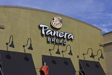 Indianapolis - Yaklaşık Haziran 2016: Panera Ekmek Perakende Satış Yeri. Panera Ücretsiz Wifi Ii Sunan Hızlı Casual Restoranlar Zinciri