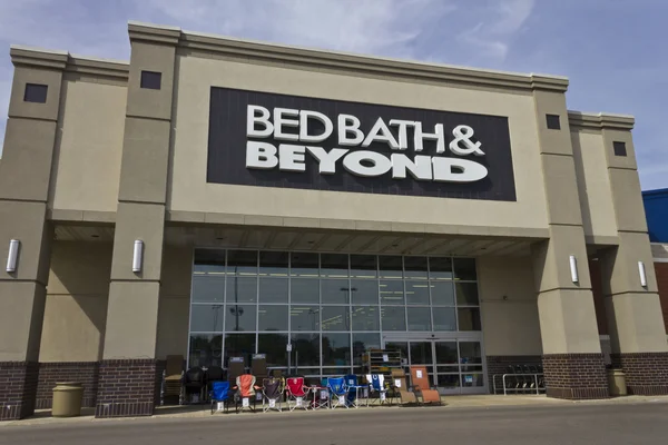Indianapolis-circa červen 2016: postel Bath & mimo prodejní místo. Bed Bathu & Beyond je řetězec s pestrý výběr domácích výrobků I — Stock fotografie