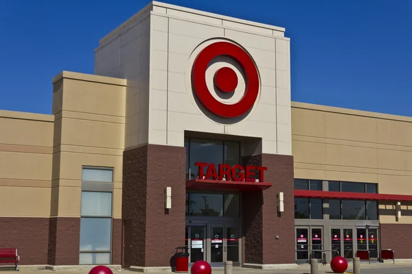 Indianapolis - Circa June 2016: Target Retail Store. Target Sells Rumah Barang, Pakaian dan Elektronik III — Stok Foto