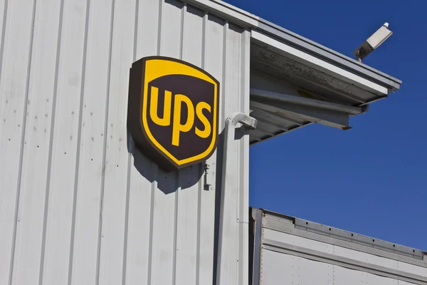 Indianapolis-circa juni 2016: United Parcel Service locatie. UPS is 's werelds grootste pakket leveringsbedrijf III — Stockfoto