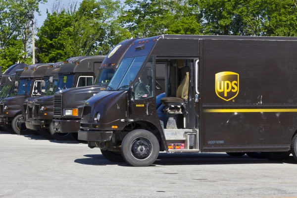 Indianapolis - Circa giugno 2016: United Parcel Service Location. UPS è la più grande società di consegna pacchi del mondo IV — Foto Stock