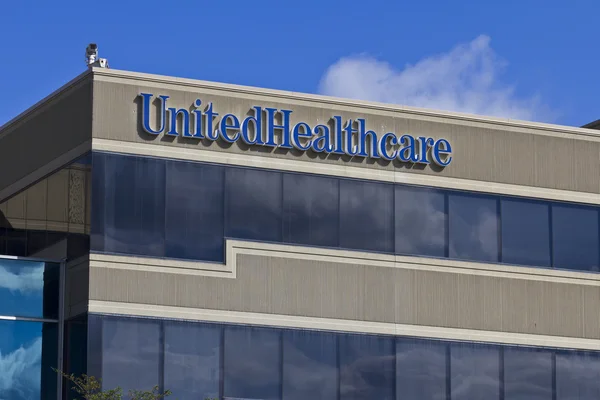 Indianápolis - Circa junio de 2016: Sede de UnitedHealthcare Indiana. UnitedHealthcare proporciona seguro de salud del empleador, individual y familiar I — Foto de Stock