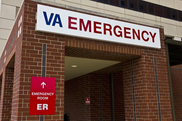 Indianápolis - Circa Junio 2016: Entrada a la sala de emergencias en el Centro Médico Roudebush VA I — Foto de Stock