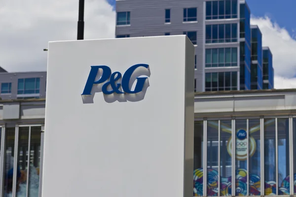 Цинциннати - Circa June 2016: Procter & Gamble Corporate Headquarters. P & G is an American Multinational Consumer Goods Company I — стоковое фото