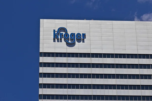Cincinnati - Circa junio 2016: The Kroger Company Corporate Headquarters. The Kroger Co. es uno de los minoristas de comestibles más grandes del mundo I — Foto de Stock
