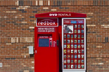 Indianapolis - Haziran 2016 yaklaşık: Redbox perakende Kiosk. Redbox kiralar DVD, Blu-Ray ve Video oyun diskler ben