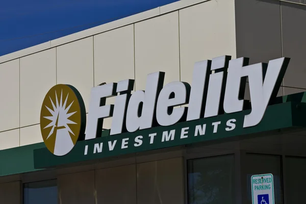 Indianápolis - Circa Junio 2016: Fidelity Investments Consumer Location. Fidelidad es el cuarto grupo más grande de fondos mutuos en el mundo IV — Foto de Stock