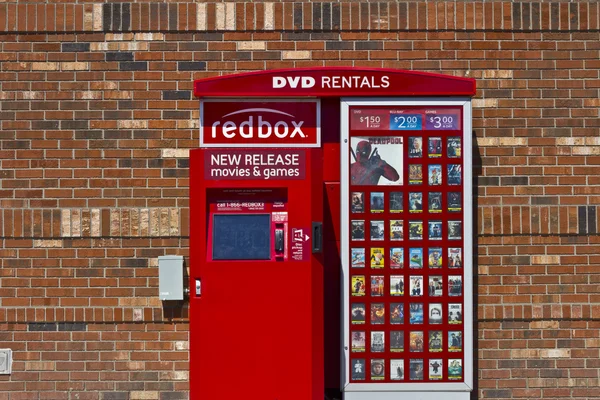 Indianapolis - Circa giugno 2016: RedBox Retail Kiosk. RedBox noleggia DVD, Blu-Ray e dischi per videogiochi I — Foto Stock