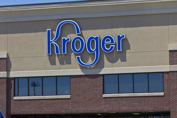 Indianapolis - cca červen 2016: Kroger Supermarket. Kroger Co. je jedním ze světově největších s potravinami maloobchodníky Ii — Stock fotografie