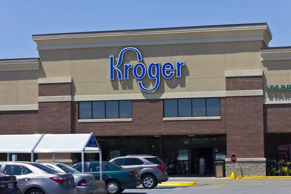 Indianapolis - Vers juin 2016 : Un supermarché Kroger. The Kroger Co. est l'un des plus grands détaillants d'épicerie au monde III — Photo