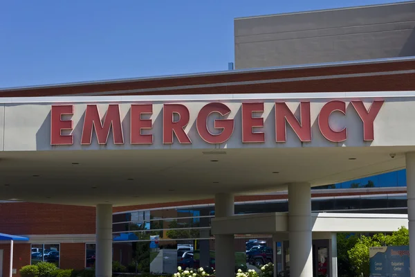 Señal roja de entrada de emergencia para un hospital local VII — Foto de Stock