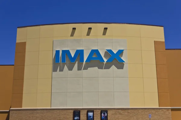 Indianápolis - Circa Junio 2016: IMAX Movie Theater Logo and Signage. IMAX es un sistema de gran formato de presentación de películas y películas I — Foto de Stock
