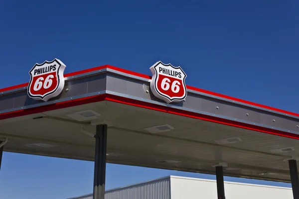 Indianápolis - Circa junho 2016: Phillips 66 Empresa Localização do varejo. Phillips 66 é uma empresa americana de energia IV — Fotografia de Stock