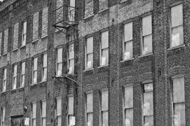 Urban Automotive Blight - Terk Edilmiş Otomotiv Fabrikası - Yıpranmış, Kırılmış ve Unutulmuş V