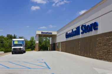 Indianapolis - Yaklaşık Haziran 2016: Bir Goodwill Store. 2015 yılında, Goodwill 26,4 milyondan fazla kişinin kariyer için eğitim almalarına yardımcı oldu Iii.