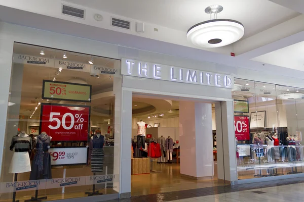 Indianapolis - Circa June 2016: The Limited Retail Mall Location. The Limited is a Subsidiary of Sun Capital Partners I — Stock Photo, Image