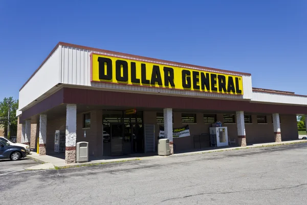 Indianapolis - Sekitar Juni 2016: Dollar General Retail Location. Dollar General adalah sebuah pengecer diskon kecil-kotak V — Stok Foto