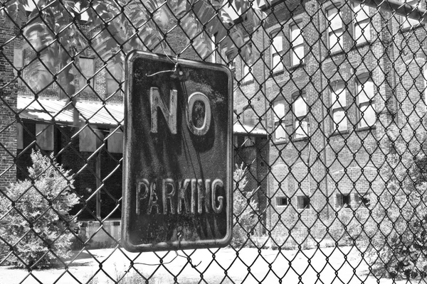 Urban Automotive Blight - Abandoned Automotive Factory - Worn, Broken and Forgotten VIII — Stock Photo, Image