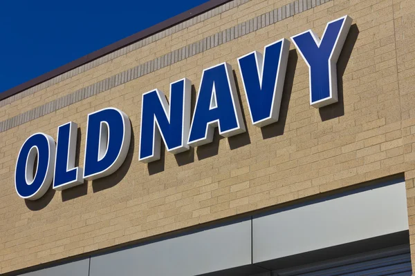 Indianapolis - cca červen 2016: Old Navy Retail Mall umístění. Old Navy je rozdělení Gap Inc. jsem — Stock fotografie