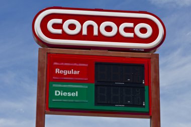 Indianapolis - Haziran 2016 yaklaşık: Conoco tabela. Conoco olduğunu bir iştiraki olan Phillips 66 ticareti altında Psx ben