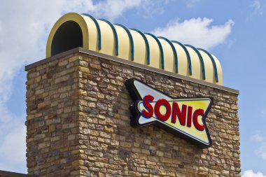 Lafayette, In - Circa Temmuz 2016: Sonic Drive-In Fast Food Yer. Sonic bir Drive-In Restoran Zinciri Ii olduğunu