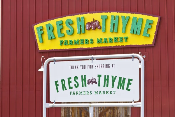 Indianapolis - Circa luglio 2016: Fresco Thyme Farmers Market. Fres — Foto Stock