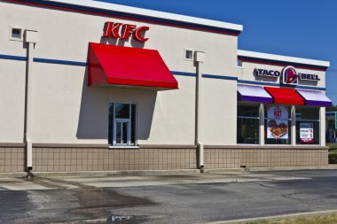 Ft Wayne, - Temmuz 2016 yaklaşık: Kombinasyon Taco Bell ve Kentucky Fried tavuk konumu. Taco Bell ve Kfc Yum iştirakleri var! Markalar III