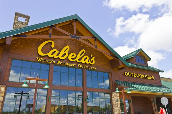 Indianápolis - Circa Julio 2016: Ubicación de la tienda Cabela 's Retail . — Foto de Stock