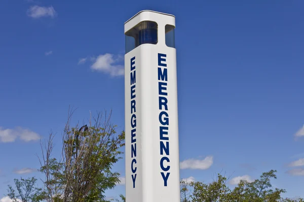 Faro de entrada de emergencia para un hospital local X —  Fotos de Stock