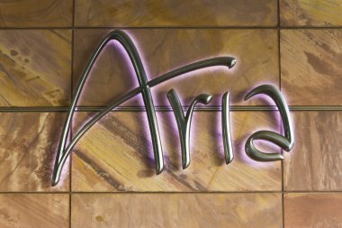 Las Vegas - Temmuz 2016 yaklaşık: Logo ve tabela Aria Resort and Casino. Aria Mgm Resorts International IV tarafından sahibi olduğu