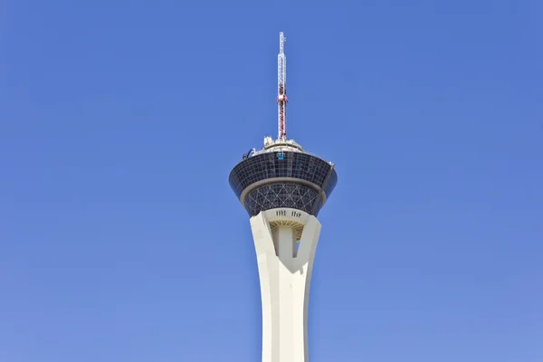 Las Vegas-circa červenec 2016: věž Stratossphere, nejvyšší volně stojící vyhlídková věž v USA. Na vrcholu věže jsou dvě pozorovací paluby, restaurace a čtyři vzrušující jízdy II — Stock fotografie