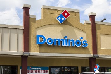 Muncie, IN - Circa August 2016: Domino's Pizza Carryout Restaurant. Domino's is 97% franchise-owned with 840 independent franchise owners II clipart
