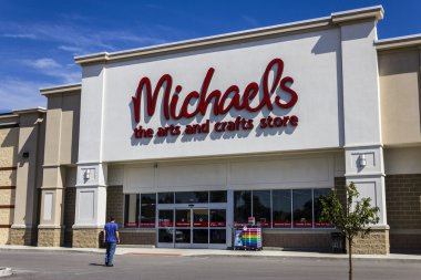 Muncie, In - Circa Ağustos 2016: Michael's Craft Store Dış. Michael's bir Sanat ve El Sanatları Perakende Zinciri Ii olduğunu