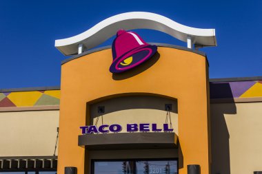 Muncie, In - Circa Ağustos 2016: Taco Bell Perakende Fast Food Yer. Konum. Taco Bell Yum'un bir yan kuruluşudur! Markalar Ii