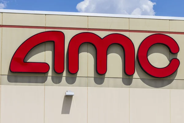 Indianápolis - Circa Agosto 2016: AMC Movie Theater Location. AMC Theaters es una cadena de cine estadounidense IV — Foto de Stock