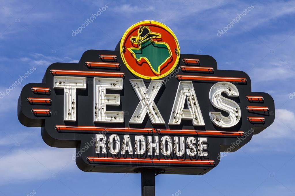 Muncie, IN Circa August 2016: Texas Roadhouse Restaurant
