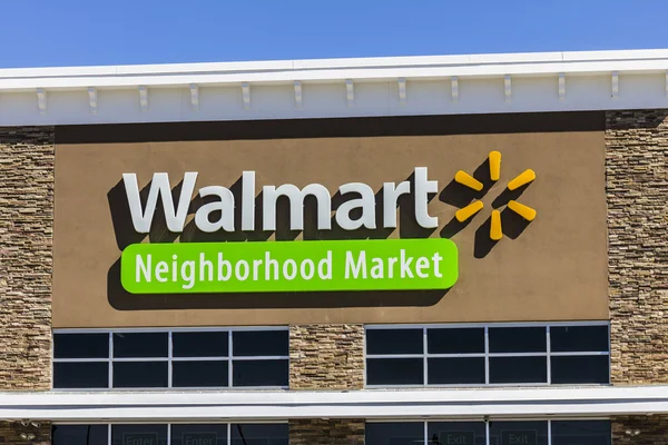 Indianapolis - Circa augusti 2016: Walmart återförsäljare. Walmart är en amerikanska multinationella Retail Corporation Vi — Stockfoto