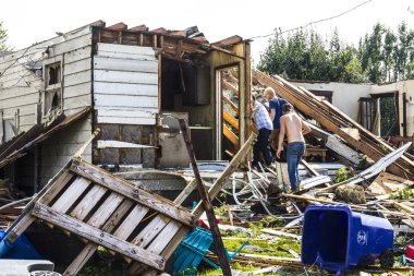 Kokomo - 24 Ağustos 2016: Bir yerleşim bölgesinde milyonlarca dolar zarara yol açan çok sayıda Ef3 kasırgası indi. Üç yıldır ikinci kez bu bölge hortumlarla vuruldu 31