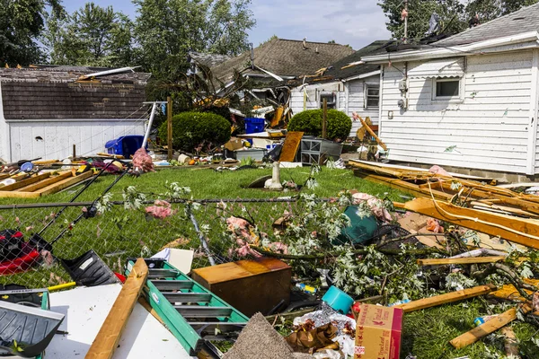 Kokomo - 24 agosto 2016: Diversi tornado EF3 sono atterrati in un quartiere residenziale causando milioni di dollari di danni. È la seconda volta in tre anni che quest'area è colpita da tornado 14. — Foto Stock