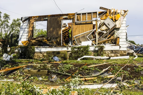 Kokomo - 24 agosto 2016: Diversi tornado EF3 sono atterrati in un quartiere residenziale causando milioni di dollari di danni. Questa è la seconda volta in tre anni che quest'area è colpita da tornado 33 — Foto Stock