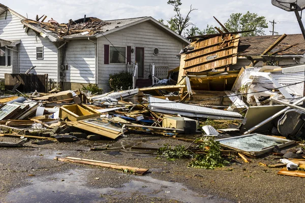 Kokomo - 24 Agustus 2016: Beberapa tornado EF3 mendarat di lingkungan perumahan yang menyebabkan kerusakan jutaan dolar. Ini adalah kedua kalinya dalam tiga tahun daerah ini telah terkena tornado 24 — Stok Foto