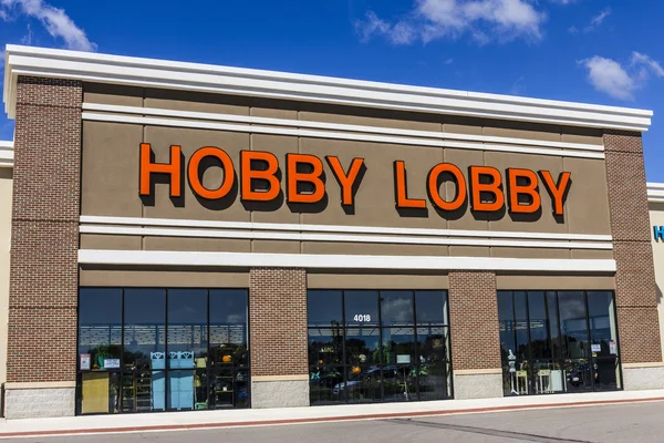 Muncie - Circa Septiembre 2016: Hobby Lobby Retail Location. Hobby Lobby es una empresa privada cristiana de principios II — Foto de Stock