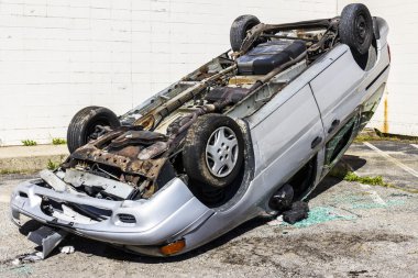 Indianapolis - Eylül 2016 yaklaşık: Toplam Suv sarhoş sürüş kaza sonra otomobil ben